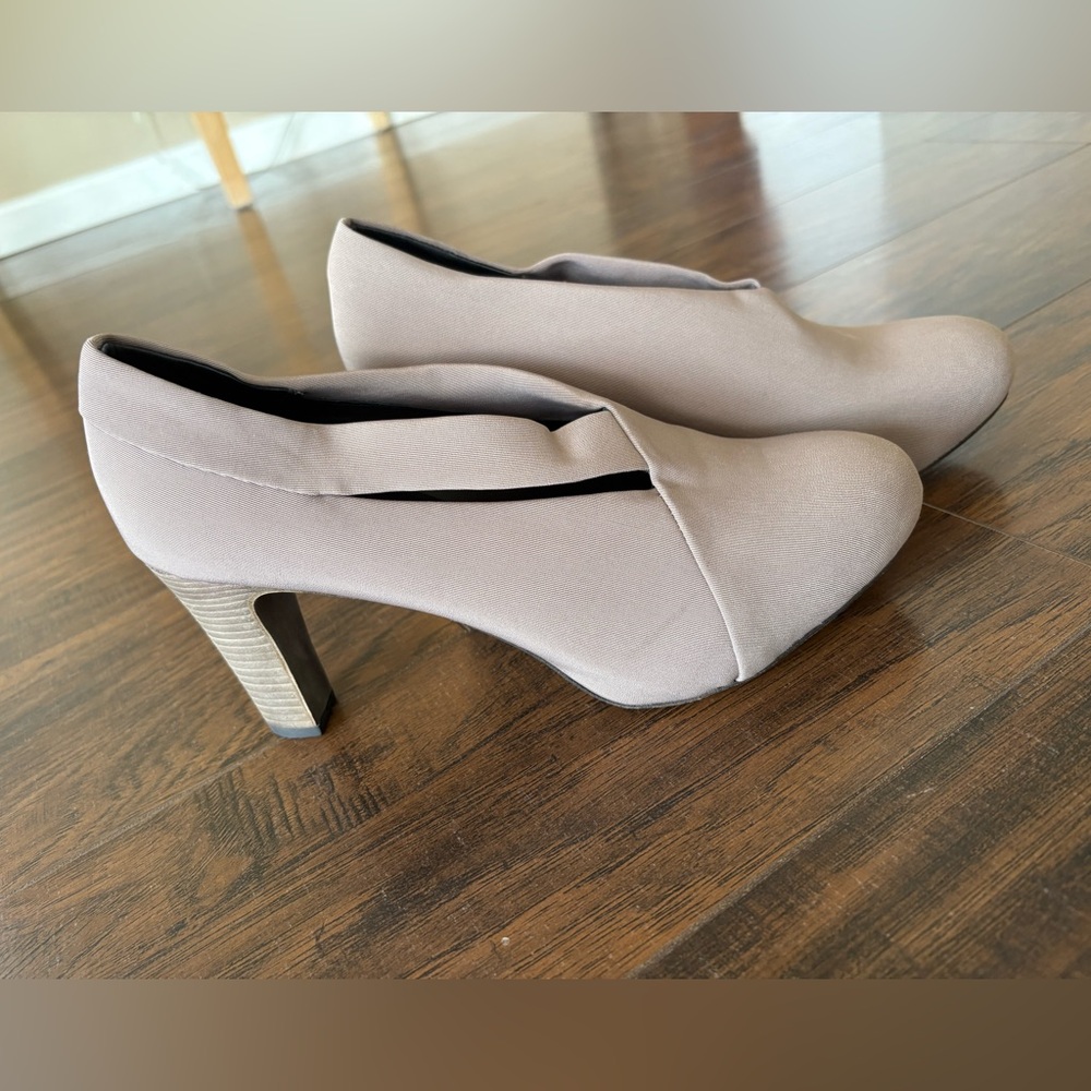 Eileen Fisher Peek Grosgrain Taupe booties sz 9.5